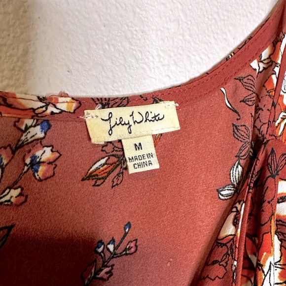 Lily White Blouse - Picture 3 of 3